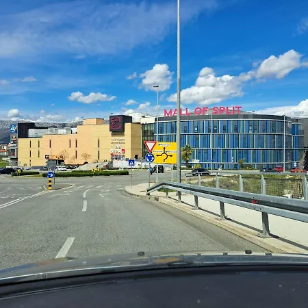 Mariposa: Balcony With Parking Near Split's Largest Mall * Split