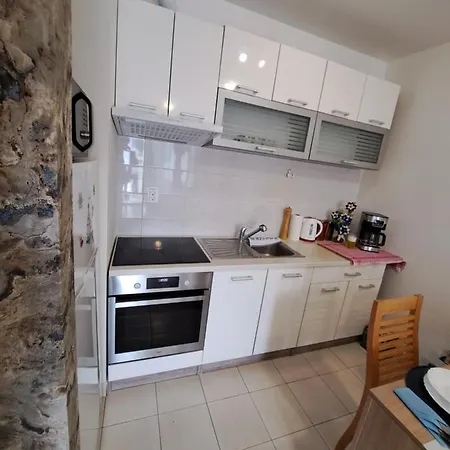 Mariposa: Balcony With Parking Near Split's Largest Mall *