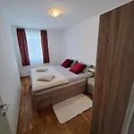 Lägenhet Mariposa, With Balcony, Private Parking In The Garage, Near The Biggest Shopping Center Mall Of