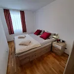 Lägenhet Mariposa, With Balcony, Private Parking In The Garage, Near The Biggest Shopping Center Mall Of *