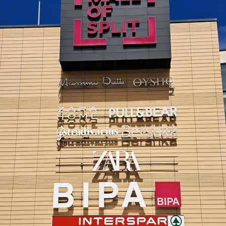 Mariposa, With Balcony, Private Parking In The Garage, Near The Biggest Shopping Center Mall Of Lägenhet Split