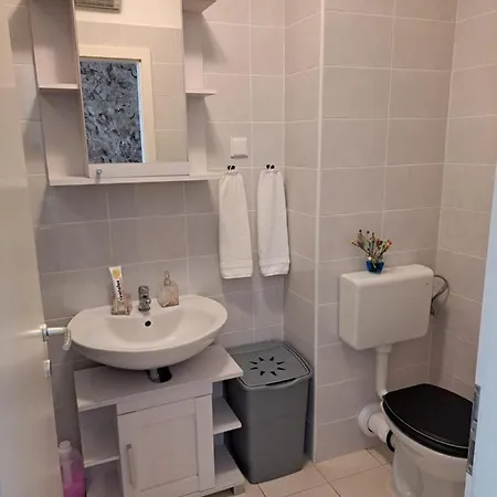 Mariposa, With Balcony, Private Parking In The Garage, Near The Biggest Shopping Center Mall Of * Split